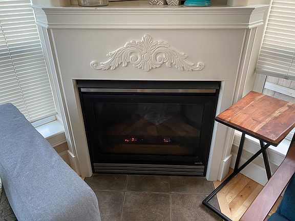Gas fireplace