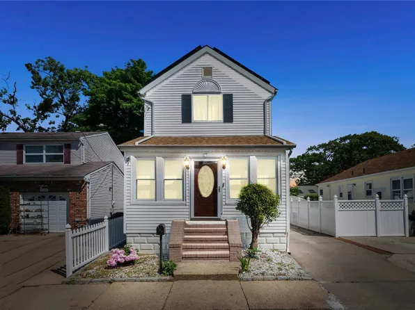 132 Arthur Avenue S, Floral Park, NY 11001