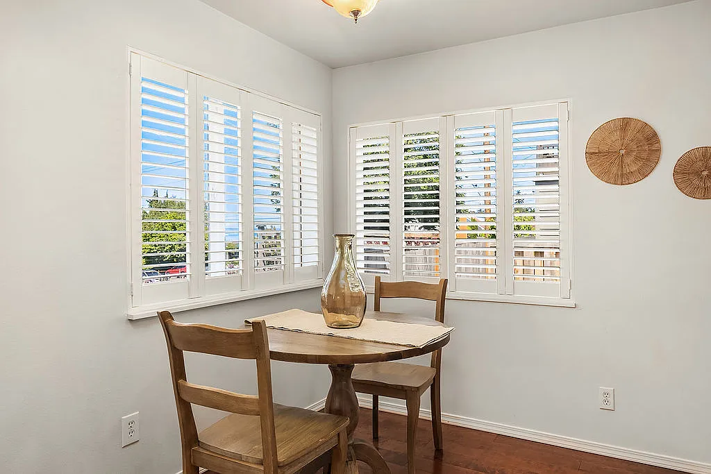 2 bed, 984 sqft, $3,200 — Photo 3