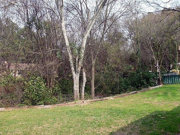 4th image of 207 Canyon Dr
