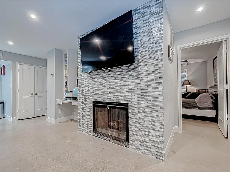 1860 White Oak Dr #375 — Photo 7