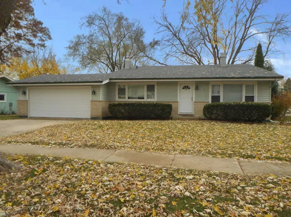 1195 Crestview Dr, Elgin, IL 60123