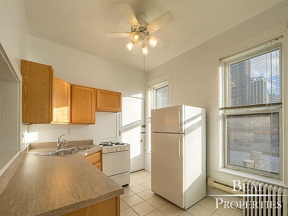 4th image of 1216 N Dearborn St #D1216a3