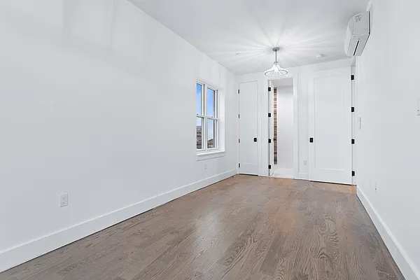 Rented by Safdie Realty Group | media 16