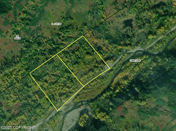 7050 S Cache Creek Dr, Trapper Creek, AK 99683