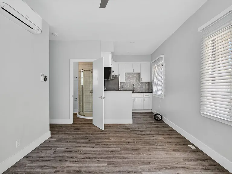 405 W 3rd Street — Photo 8