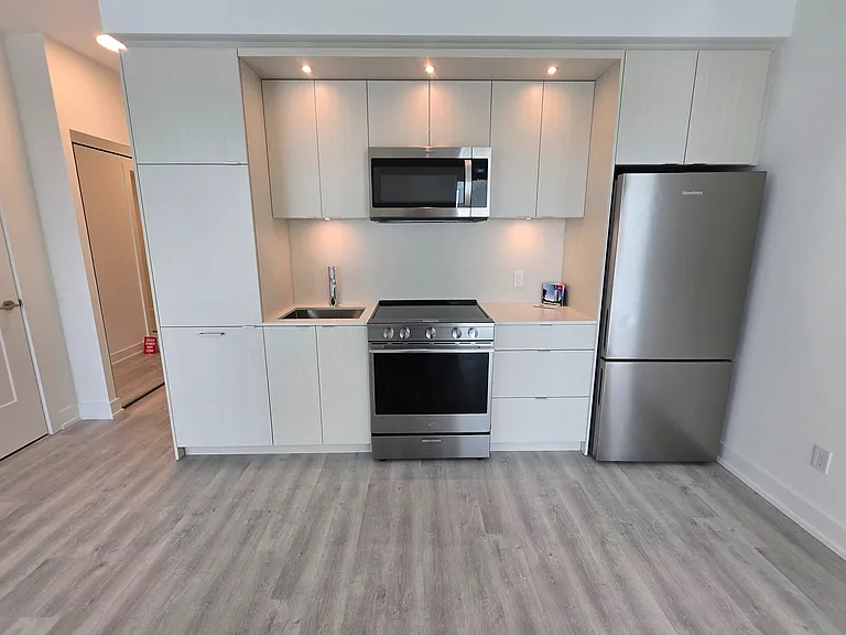 60 Central Park Dr #2110 — Photo 4