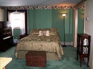 1st image of 22 Pinehurst Dr