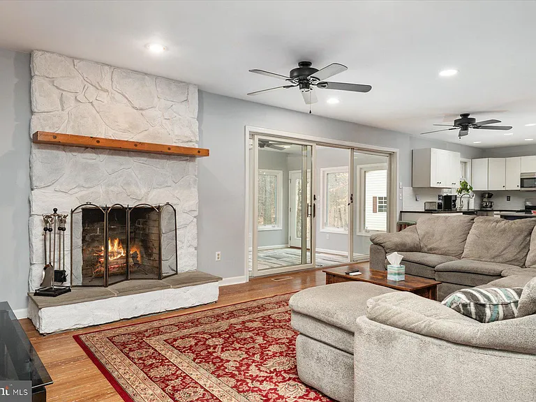 8953 Treesdale Dr — Photo 12