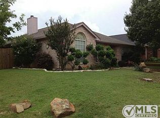 1401 Signet Dr, Euless, TX 76040