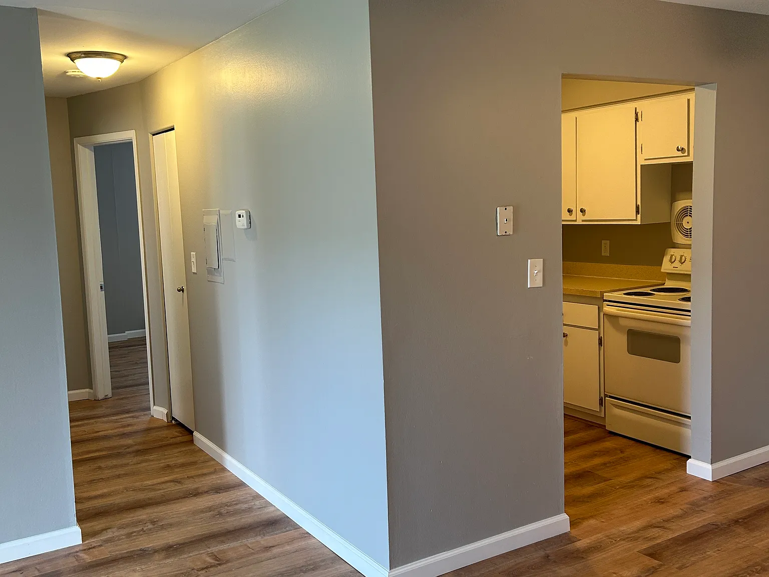 1830 Axtell Dr — Photo 4