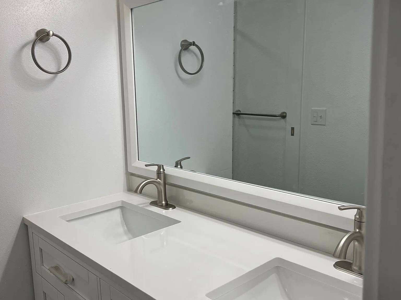 4 bed, 2320 sqft, $3,300 — Photo 2