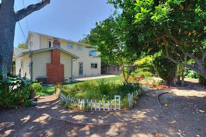 2040 Conifer Ln — Photo 24