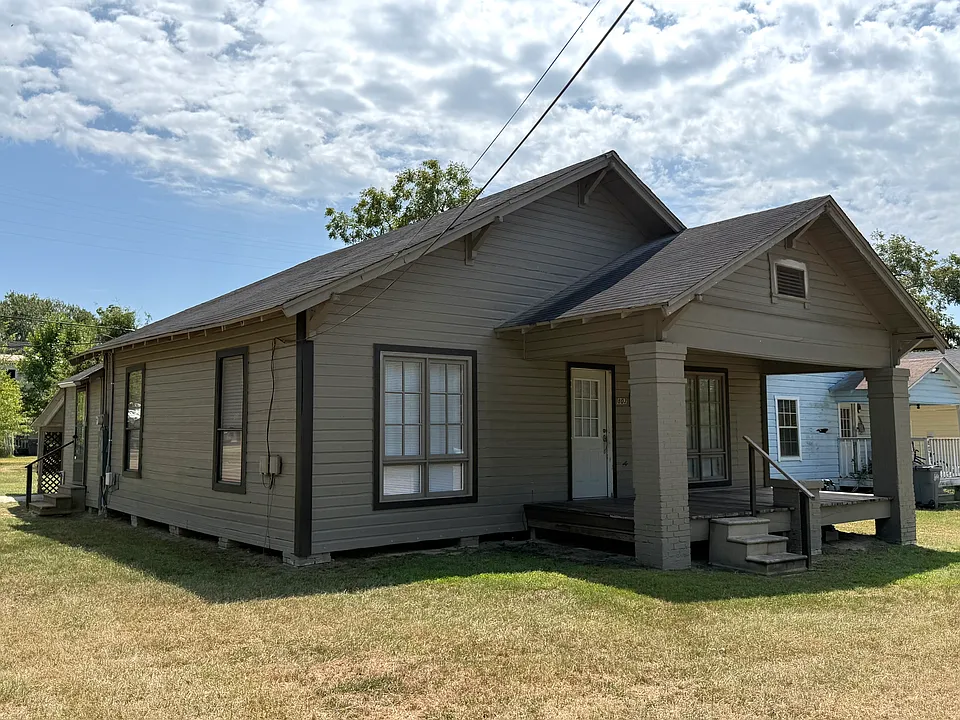 803 Moore Ave