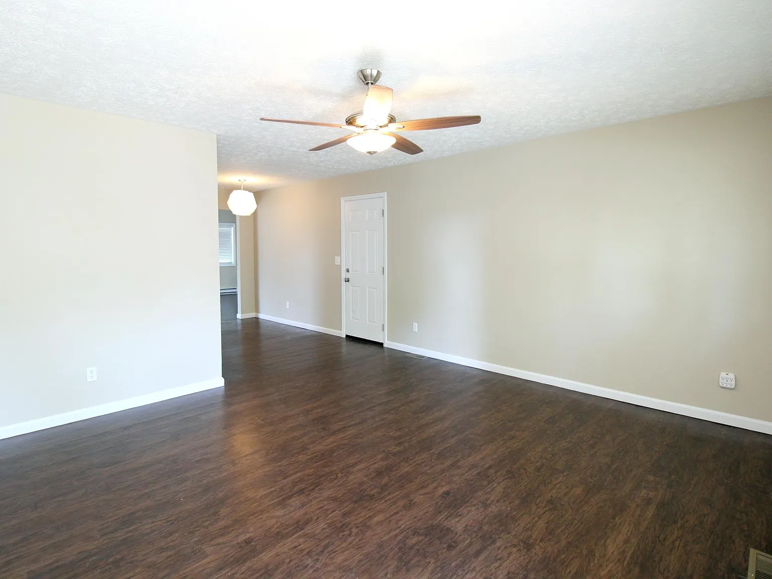 3 bed, 1377 sqft, $1,495 — Photo 3