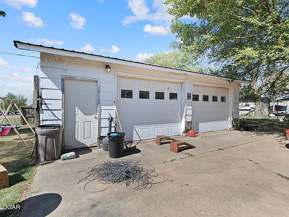 3rd image of 10508 N Main St