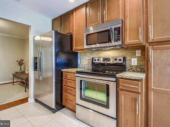 5th image of 304G Hilltop Ct