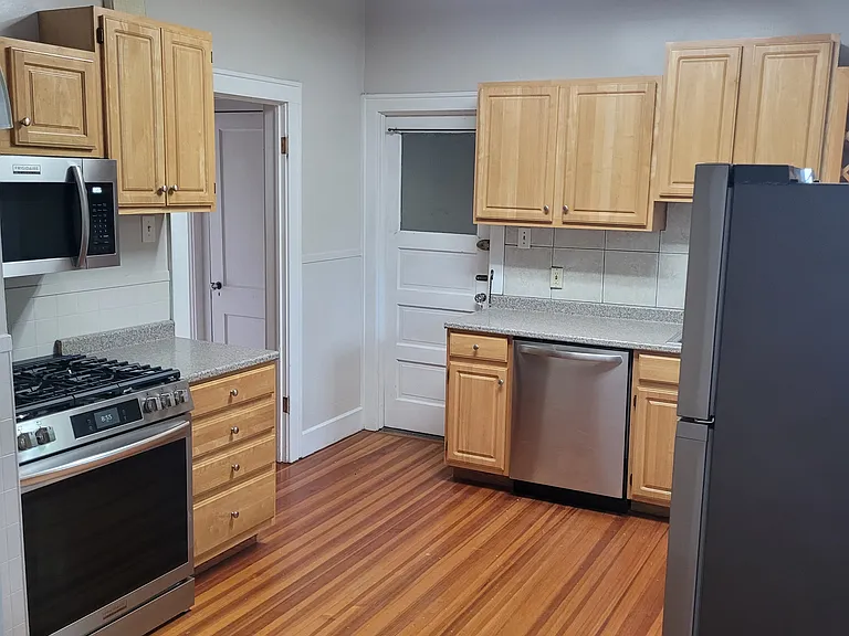 442 New Scotland Ave #D — Photo 6