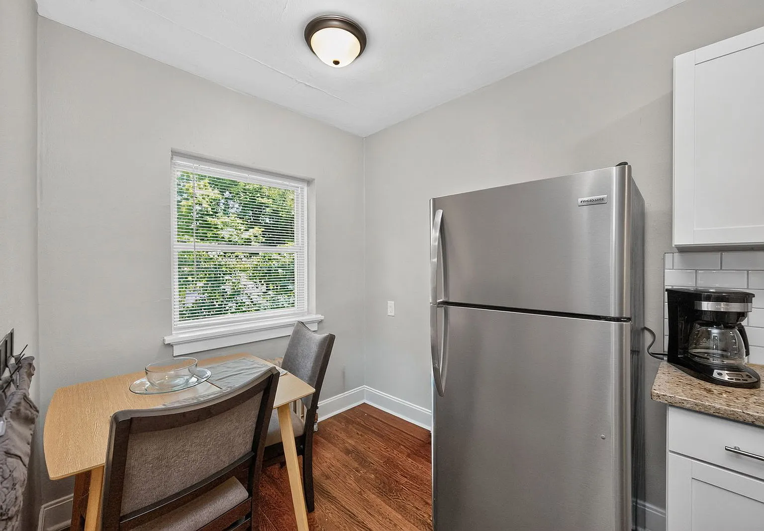 1 bed, 1.0 bath, $899 — Photo 4
