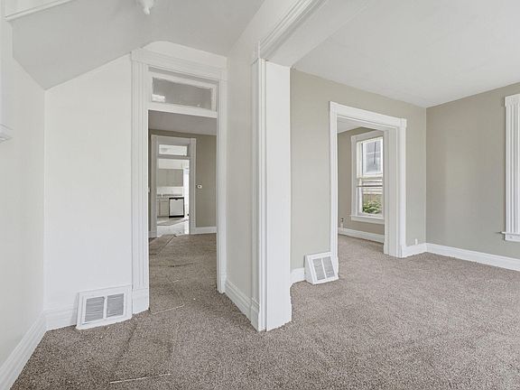 3rd image of 204 W 6th St