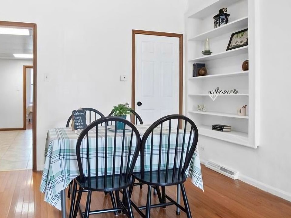 Beautiful built-in shelves