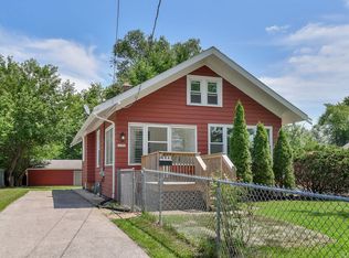 1046 5th St, Aurora, IL 60505