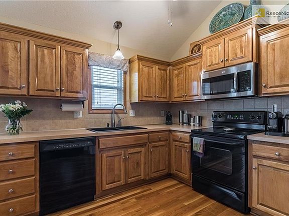 Lots of counterspace!