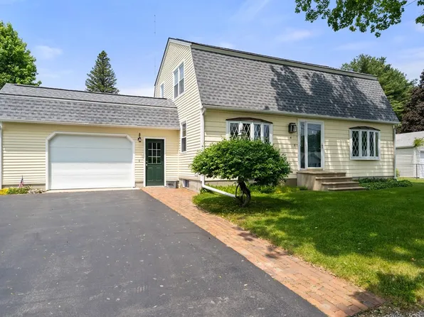 4 Upland St, Auburn, MA 01501