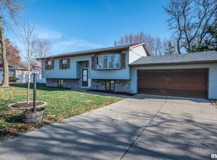 220 Park Lane Cir, Park View, IA 52748