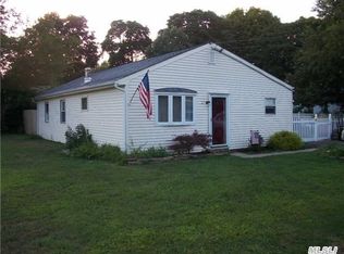 27 Kay Rd, Calverton, NY 11933
