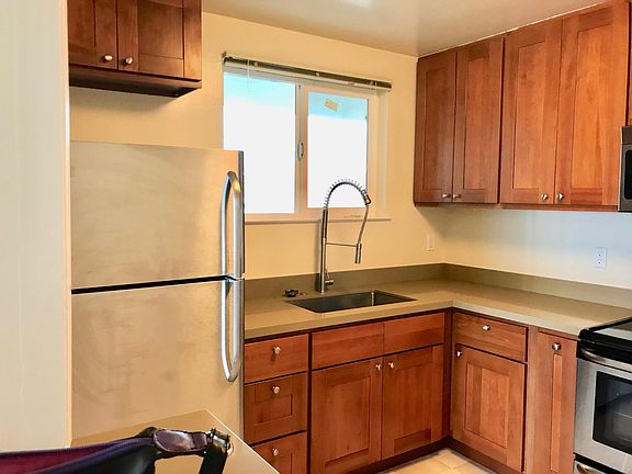 2nd image of 254 27th Ave APT 4