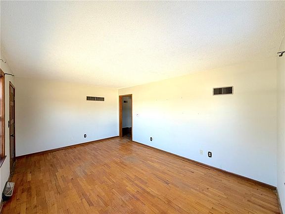 4th image of 1412 Ridgeway Dr