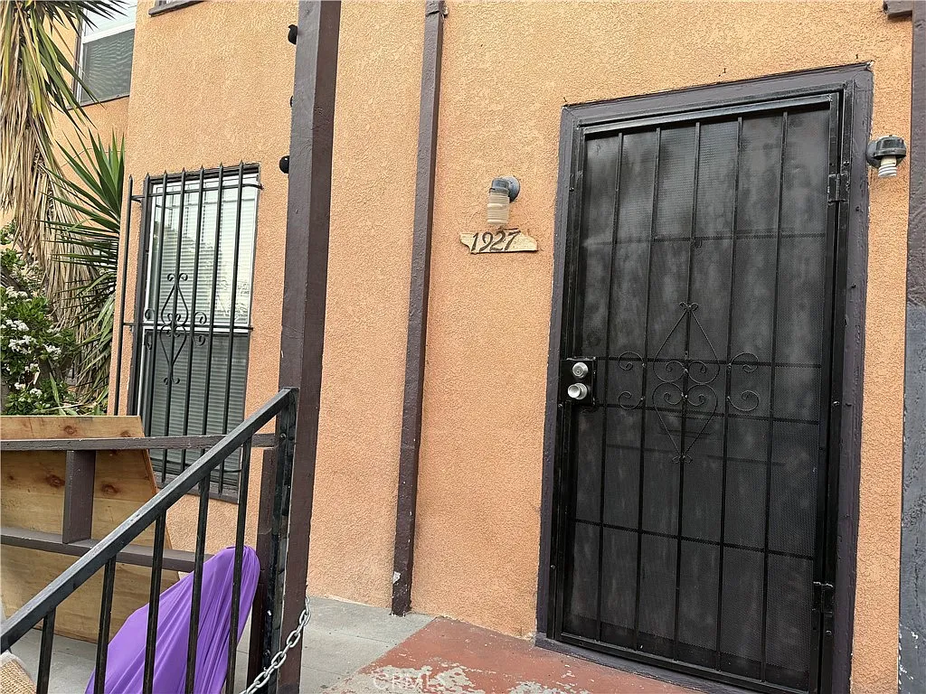 2 bed, 3312 sqft, $2,200 — Photo 2