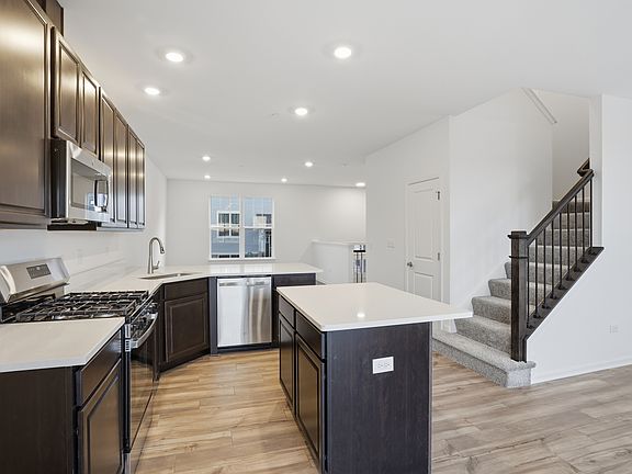 3rd image of 247 Settlers Pl