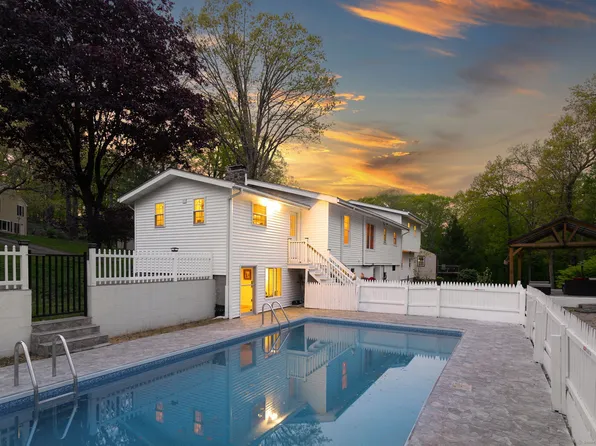 33 Windaway Road, Bethel, CT 06801