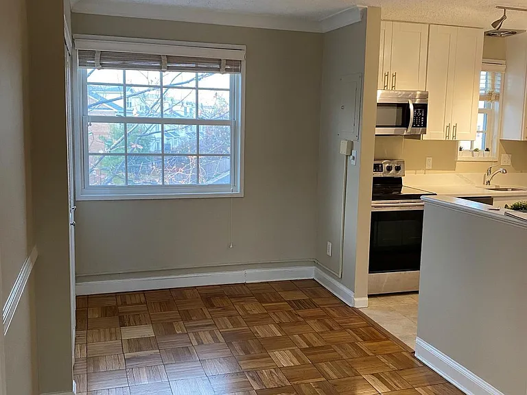 1630 W Abingdon Dr #301 — Photo 9