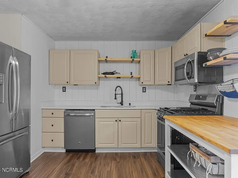 620 E New England Ave — Photo 10