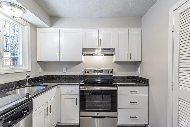 Yarmouth Pointe Apartment Homes — Photo 102