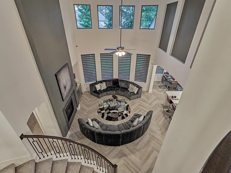 407 Tulip Tree Ct — Photo 32