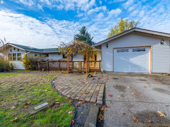 51871 SE 6th St, Scappoose, OR 97056