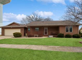 451 Elm St, Riverside, IA 52327
