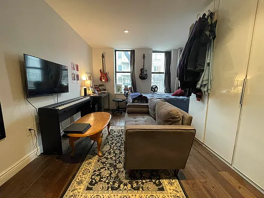 Rented by Evergreen Realty & Investments | media 9