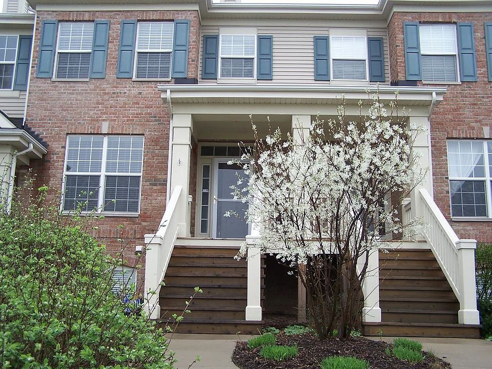 2nd image of 475 E Railroad Ave