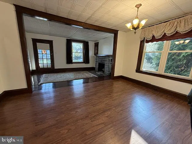 3 bed, 1.5 bath, 1465 sqft, $1,995 — Photo 3