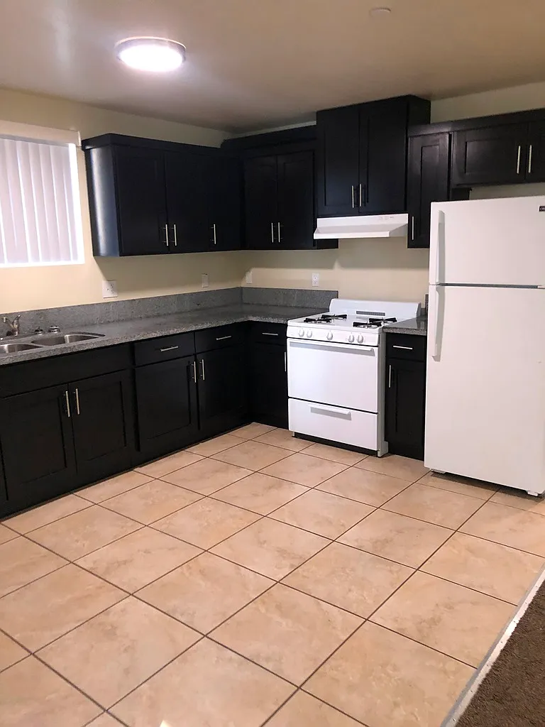 5 bed, 1857 sqft, $4,200 — Photo 4