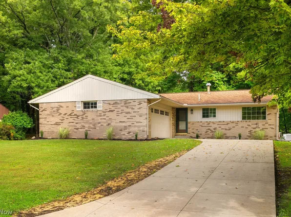 5025 Peggy Ann Dr, Akron, OH 44319