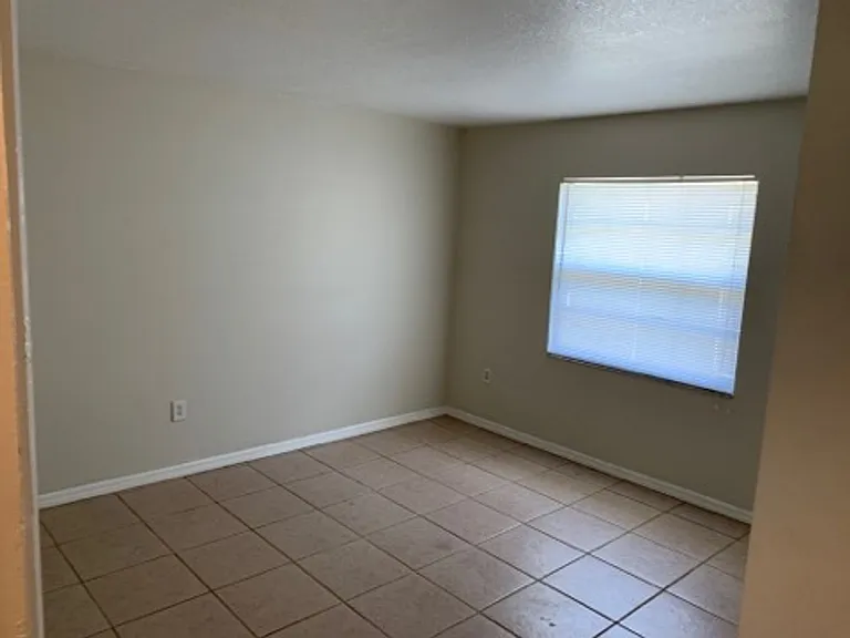 412 Country Lane Dr — Photo 7