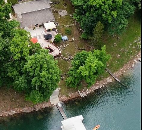3rd image of 379 Duncan Ln