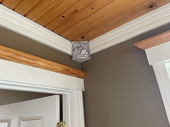 Hardwood antiques corners 
