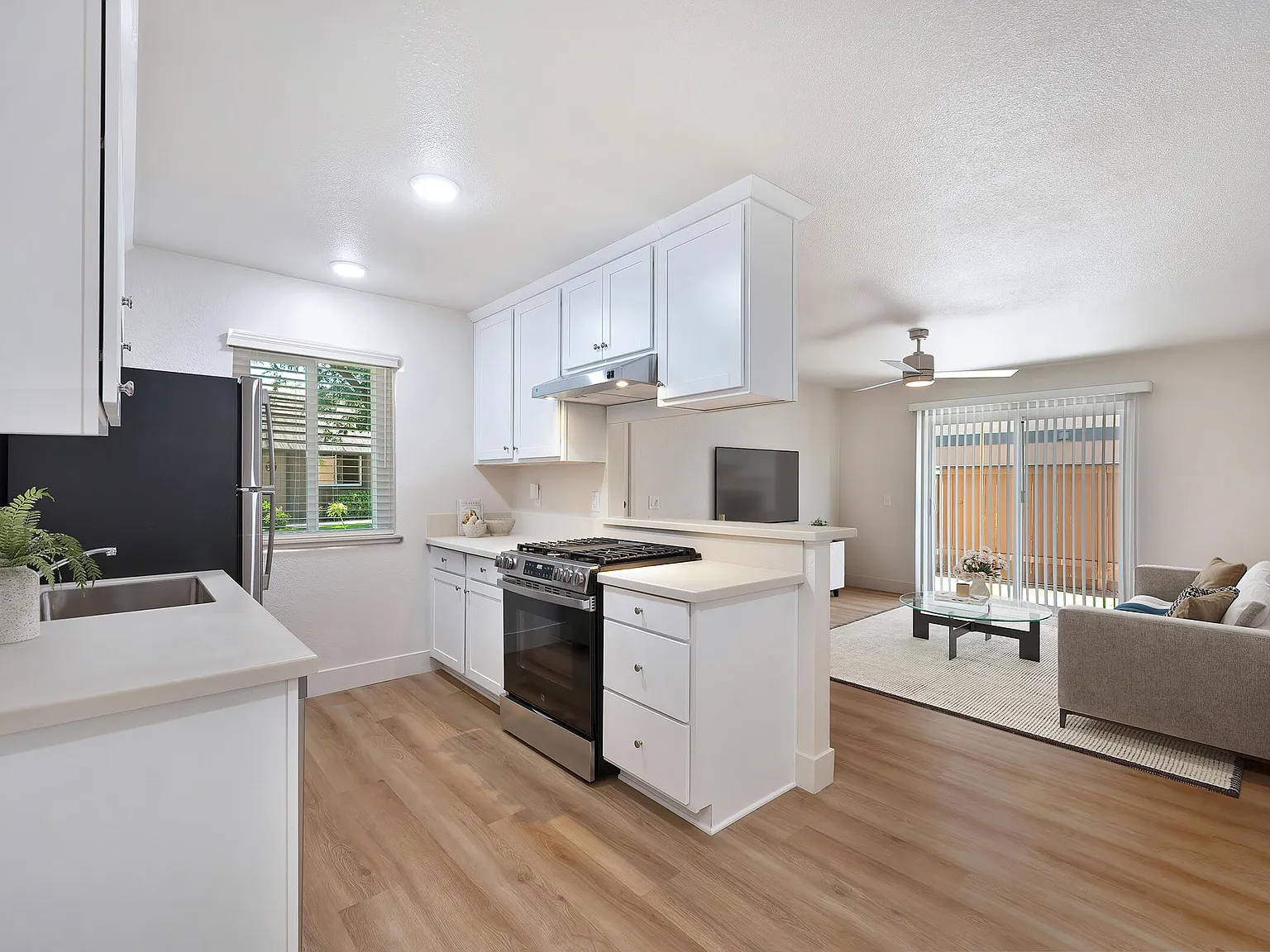 Brentwood Village Apartments — Photo 2
